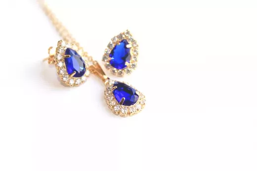 7 Benefits of Wearing Earrings: Expressing Your Personal Style